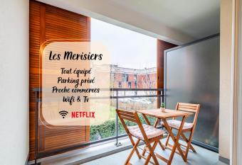 Appart confortable id  al 2 ou 4 personnes - 200m H  pital allows 18 year olds to book a room