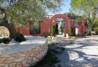 Casa Rural Delta del Ebro Ecoturismo allows 18 year olds to book a room