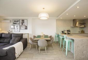 Casa con bonitas vistas en Montjuic Girona has Balcony rooms