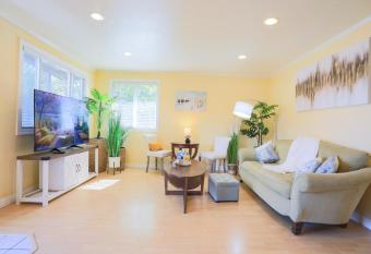 Sunnyvale 3br 2bth whole house BBQ backyard Washer Dryer Private parking Walk to Fair Oaks Park allows 18 year olds to book a room