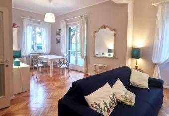 Il porto di Santa - a un passo da Portofino allows 18 year olds to book a room