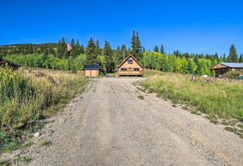 4br Cabin w/ Hot Tub & Grill 20 mi to Breckenridge has rooms with a private hot tub