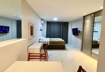 Loft Sofisticado Rua Sete allows 18 year olds to book a room