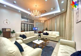 40P, Subang Villa with Pool/BBQ/Karaoke/Meeting allows 18 year olds to book a room