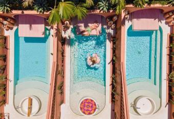 Modern 1BR Private Pool Villa NE54 has rooms with a private hot tub