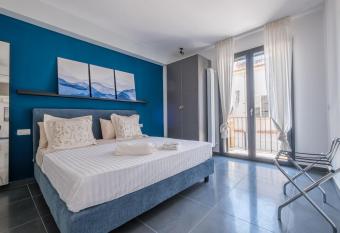 Ninai Sea Holiday Apartment has Balcony rooms