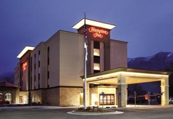 Hampton Inn Brigham City allows 18 year olds to book a room