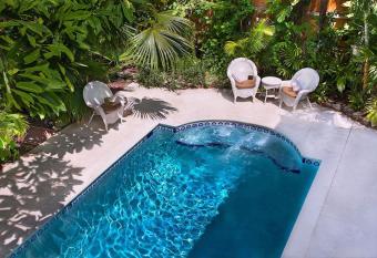 Coco Plum Inn has Balcony rooms