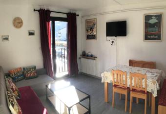 Entre Lacs et Montagnes has Balcony rooms