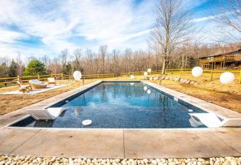 Luxury Mountain Mansion Huge Pool, Sauna, 7000sqft has rooms with a private hot tub