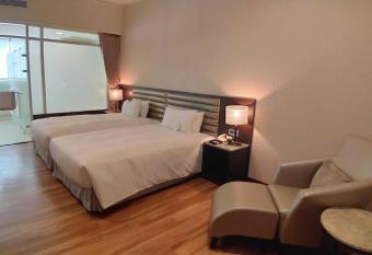 New Taipei Hot Spring Hotel allows 18 year olds to book a room