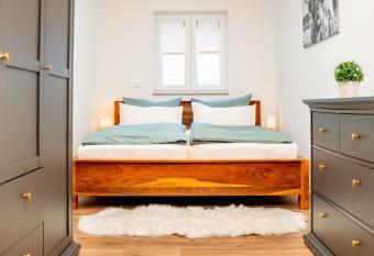 Altstadt I Glasfaser I Business I free parking allows 18 year olds to book a room