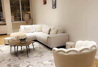 Avenue Louise - grand Appart Cosy has Balcony rooms