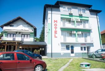 Motel Aura has Smoking/Balcony rooms