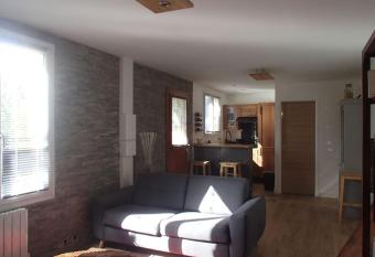 Maison de charme, tout proche des sites olympiques ! has Balcony rooms