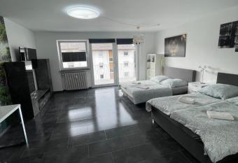 Exklusive Moderne Wohnung Gie  en Stadtn  he mit Balkon has Balcony rooms