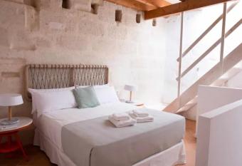 Atico has Balcony rooms