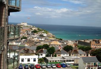 Dog-Friendly Super Apartment with Sea View & Pool has Balcony rooms