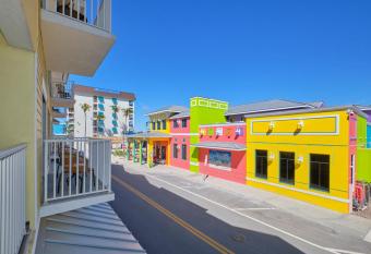 Harbour House at the Inn 212 has Balcony rooms
