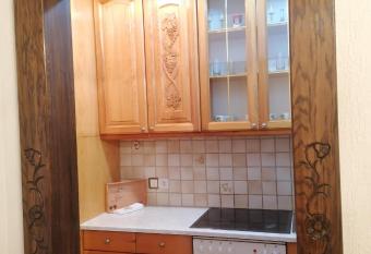 Etno-urban stan na dan has Balcony rooms