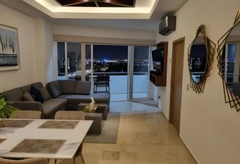 Dubai en el Puerto de Mazatlan Luxury y Comfort! has rooms with a private hot tub