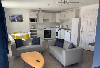 Town Center Beautiful 2 Bed Apartment allows 18 year olds to book a room