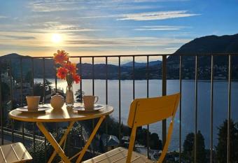 The view Lake ,Appartamento Blevio Fronte lago Como allows 18 year olds to book a room