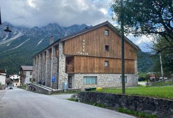 HOTEL ITALIA allows 18 year olds to book a room