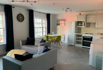 Town Center Beautiful 1 Bed Apartment allows 18 year olds to book a room