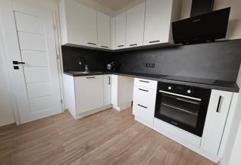 Velk   2KK, zahrada, parkov  n   zdarma, klidn       st Hradce Kr  lov   has Balcony rooms