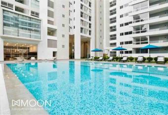 Moon - Luxury Apartments has rooms with a private hot tub