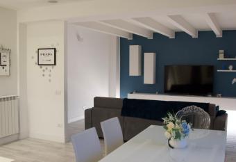 Villino Infernetto has Balcony rooms