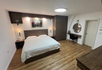 Johny`s Boutique Apartment allows 18 year olds to book a room