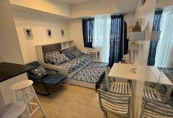 Gellybean Homestay ( AZURE North Residence / Staycation) has Balcony rooms