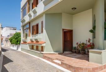 Green Sunshine has Balcony rooms