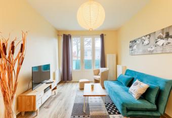   l  gant 2 pi  ces R  nov   entr  e priv  e - Pr  s Gare has Balcony rooms