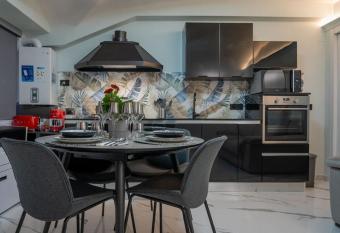 Casa Ela has rooms with a private hot tub