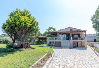 VILLAS ORMOS PALACE has Balcony rooms