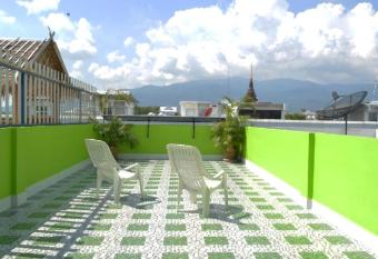 i-smile & U2 Hostel allows 18 year olds to book a room