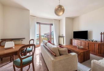 La Terrazza sul Lago has Balcony rooms