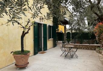 MAISON VALPOLICELLA allows 18 year olds to book a room