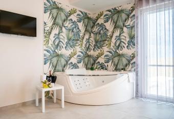 BLU MARINE has Balcony rooms