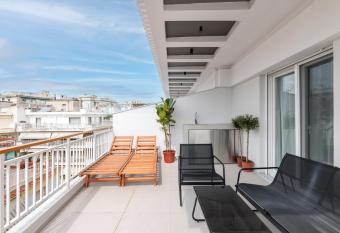 Skyview Bliss #4 allows 18 year olds to book a room