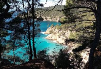 Charmant bas de villa au calme cot   3   toiles has Balcony rooms