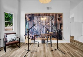 8 min to Coachella Heated Pool Karaoke Arcade allows 18 year olds to book a room