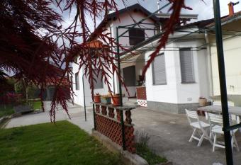 Casa Vacanze Terra di Mezzo allows 18 year olds to book a room