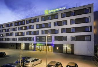 Holiday Inn Express Friedrichshafen, an IHG Hotel allows 18 year olds to book a room