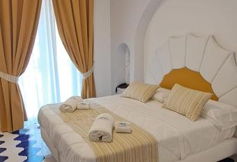 DEPENDACE MINORI MARE **** has Balcony rooms