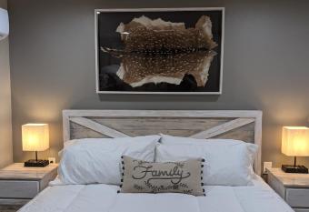 39 Wishes on the Guadalupe River has Balcony rooms