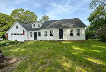 Old Mystic charm has Balcony rooms